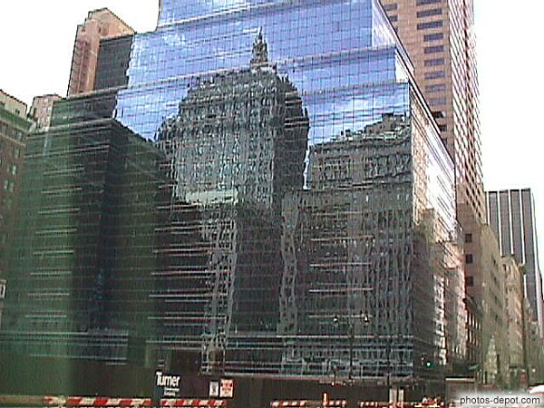 photo de reflets dans facade de verre