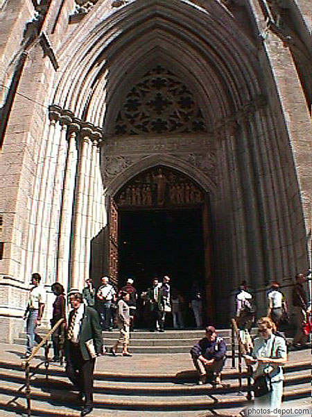 photo de portail d'entrée de st Patrick's Cathedral