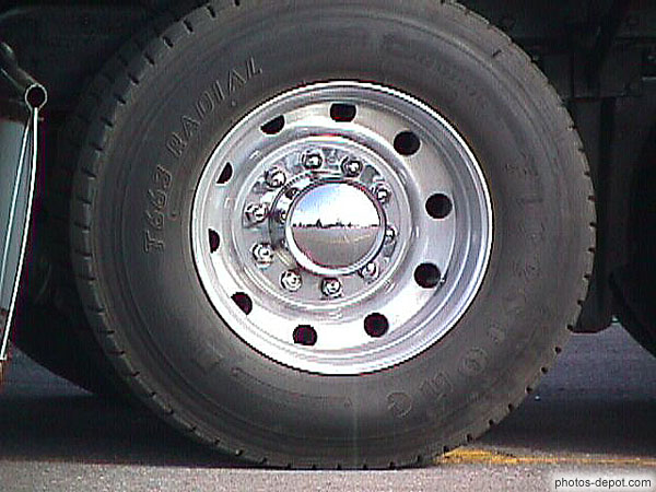 photo de roue de camion