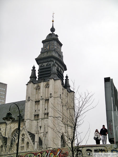photo de clocher horloge d'église