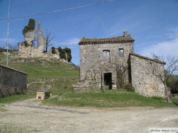 Maisonette et chateau de Gurson en ruines