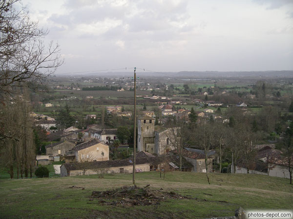 photo de village et église de Montcaret