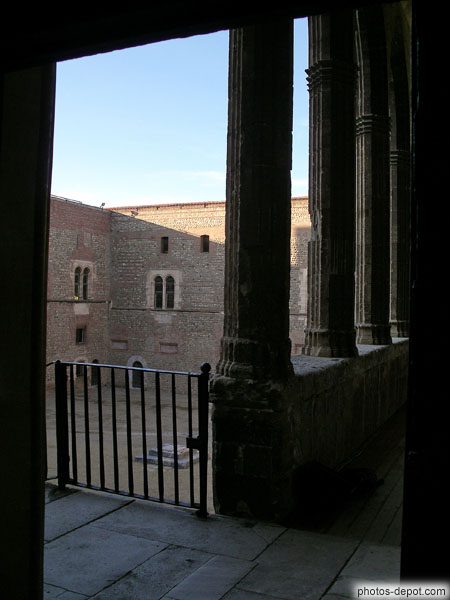 photo de colonnes de la coursive du chateau