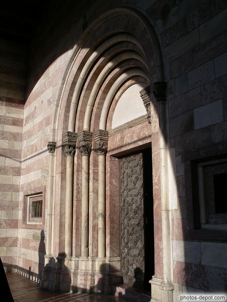 photo d'entrée de la chapelle haute dédiée à la Sainte Croix