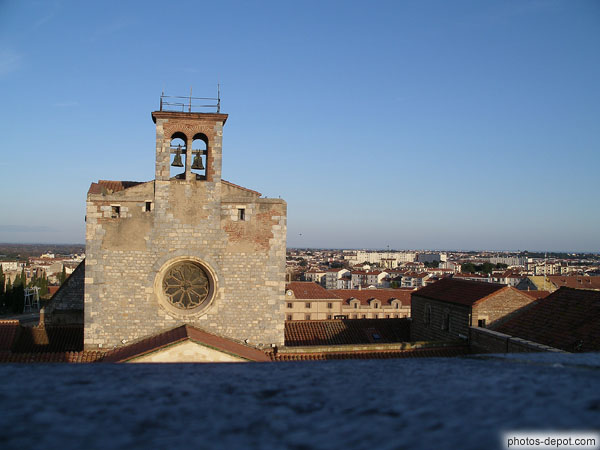 photo de clocher de la chapelle haute dominant la ville de Perpignan