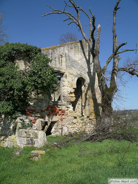 photo de maison en ruines