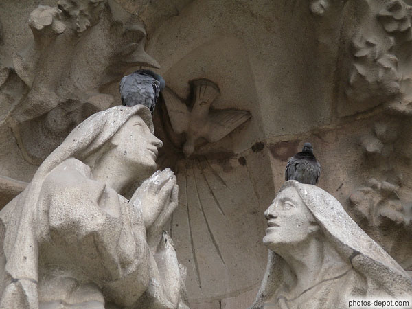 photo de saintes femmes priant, colombe du St Esprit