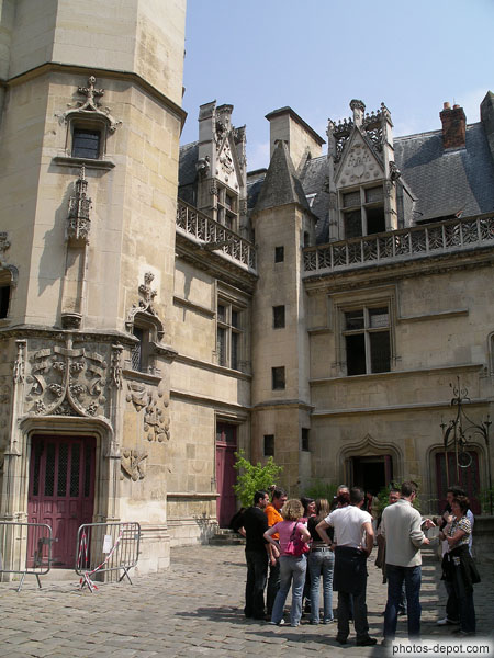 photo de cour du  palais des abbés de Cluny