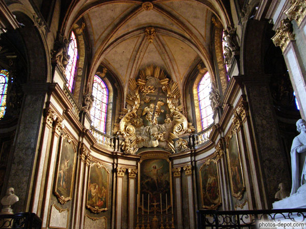 photo d'ornements baroques de la Cathédrale St Jean