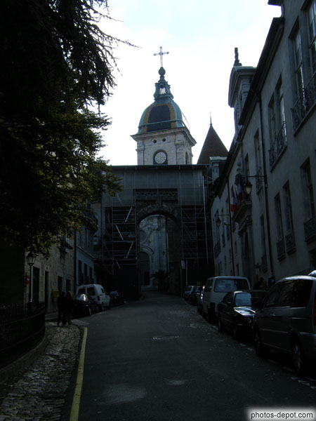 photo de Porte noire et Cathédrale St Jean