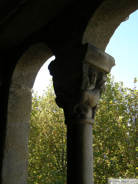 photo de chapiteau de colonne