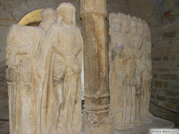 photo de Jésus enchainé et soldats romains, musée lapidaire