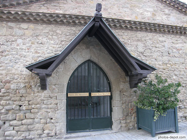 photo d'entrée Villa San Michele, buste de femme