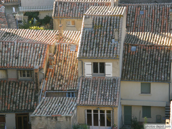 photo de toits multiples, tuiles romanes