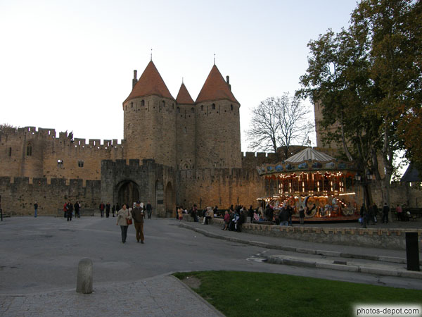photo de Première porte, premiers remparts et Porte Narbonnaise dans la seconde enceinte
