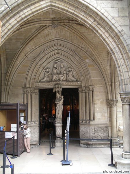 photo de Portail d'entrée de la chapelle basse