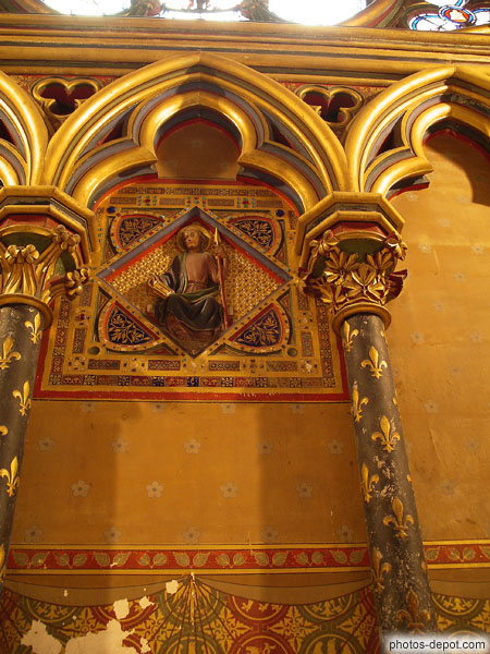 photo de riches décorations de la chapelle basse