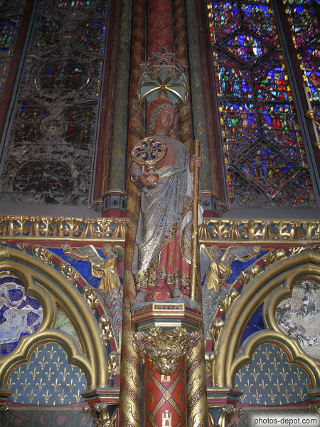 photo d'un des apôtres somptueusement décoré de la chapelle haute