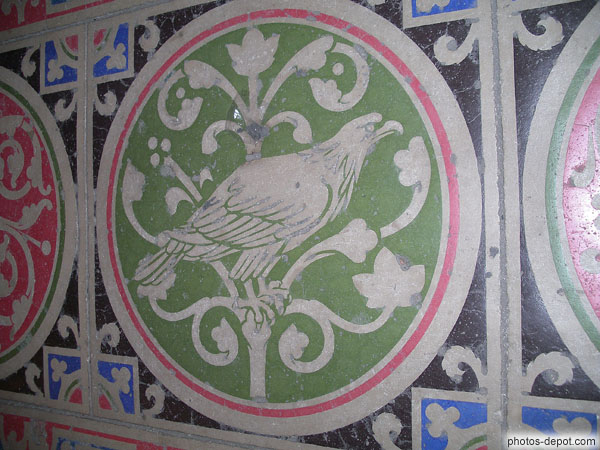 photo d'Aigle sur carrelage dans la chapelle haute