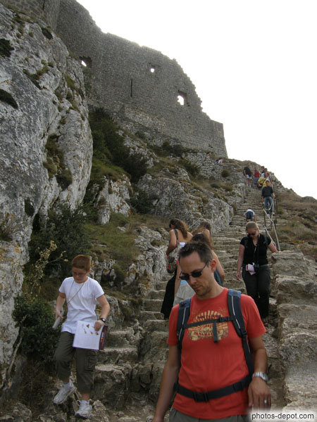 photo de le vertigineux chemin St Louis menant au chateau San Jordi