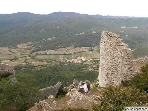 photo d'Amoureux admirant le paysage. Vue sur Rouffiac des Corbières