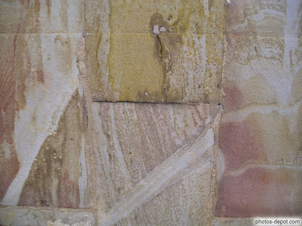 photo de pierre rose utilisée pour le cloître de l'Abbaye