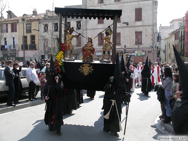 photo de Jésus gardé par deux soldats pointant leurs lances sur lui, Procession de la Sanch