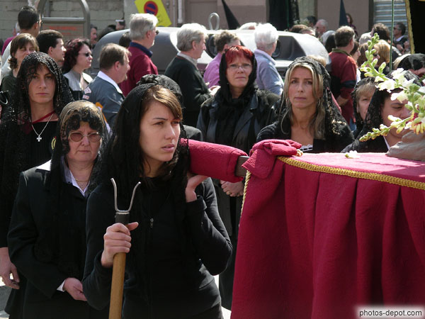 photo de femmes en noir, Procession de la Sanch