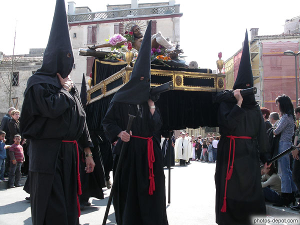 photo de porteurs du Christ en croix, Procession de la Sanch