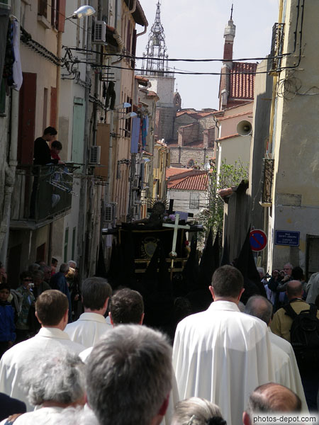 photo de Procession de la Sanch descendant la rue vers la cathédrale
