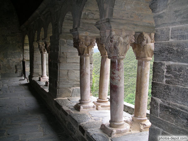 photo de colonnes de marbre
