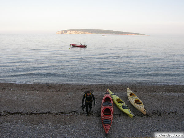 photo de Canoes kawaks devant l'ile Bonaventure