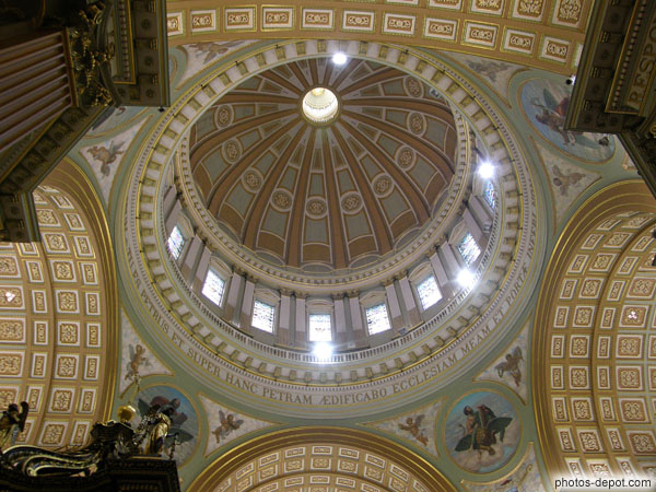 photo de dôme central Cathédrale Marie Reine du monde
