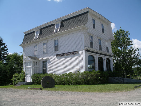 photo de Vieille banque du NB, batiment en planches