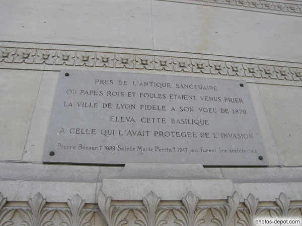 photo de Près de l'antique sanctuaire ou Papes Rois et foules étaient venus prier, la ville de Lyon fidèle à son voeu de 1870 éleva cette basilique à celle qui l'avait protégée de l'invasion