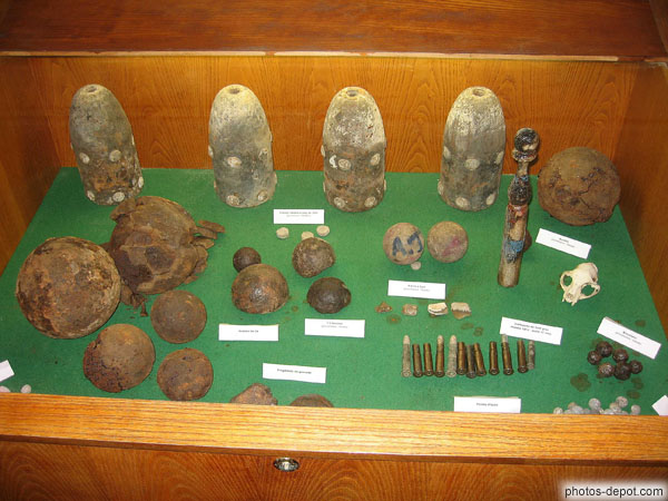 photo d'Obus, pierres à fusil, cartouches, boulets de canon trouvés aux alentours du fort