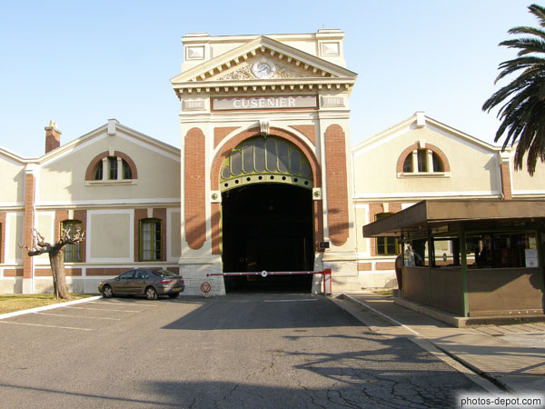 photo d'Entrée Caves Byrrh frères Violet, Cusenier