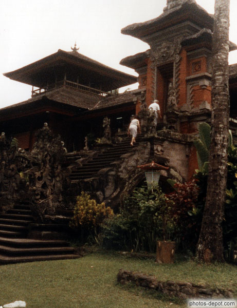 photo d'escaliers du temple indoue