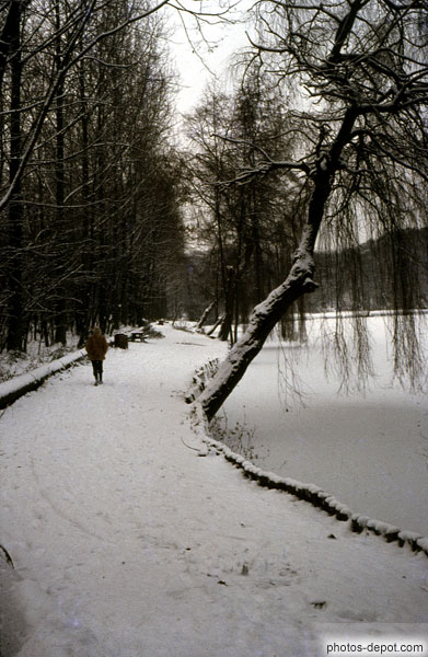 Tour du lac enneigé