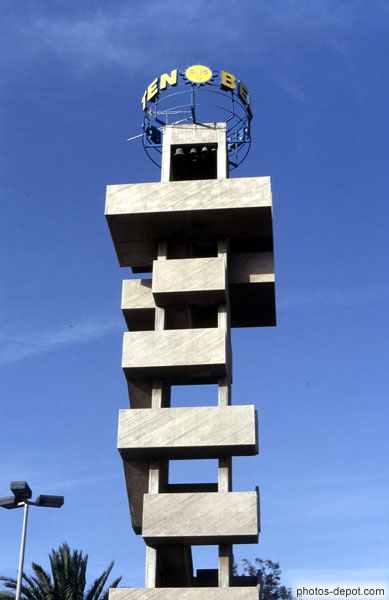 Cloches en haut de l'installation