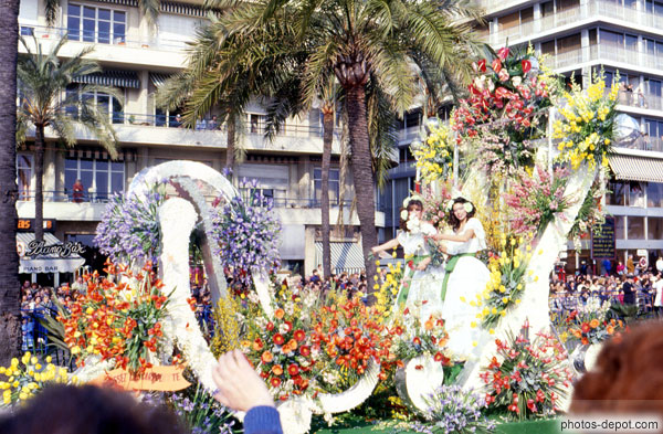 photo de poussez l'escarpolette, char décoré