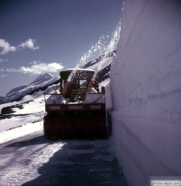 photo de chasse neige mur de neige