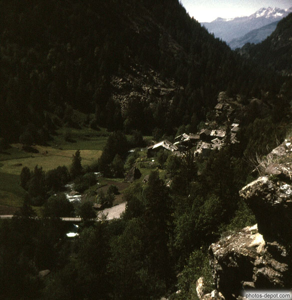 photo de village dans la vallée
