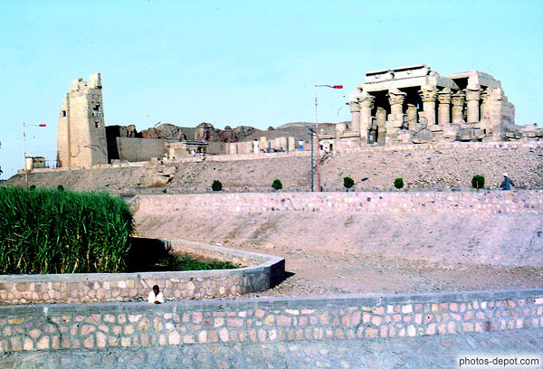 photo de temple en ruines