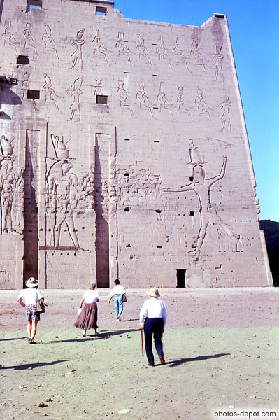 photo de Sculptures dieux Egyptiens sur le temple
