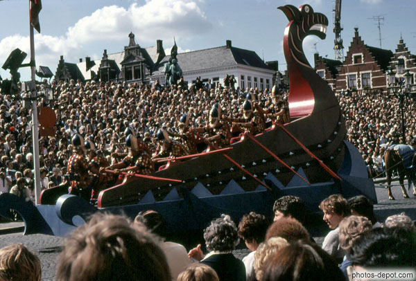 photo de Char Drakkar et vikings