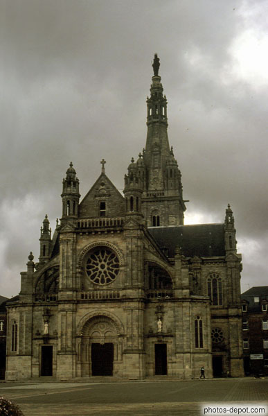 église, rosace, arcs boutans