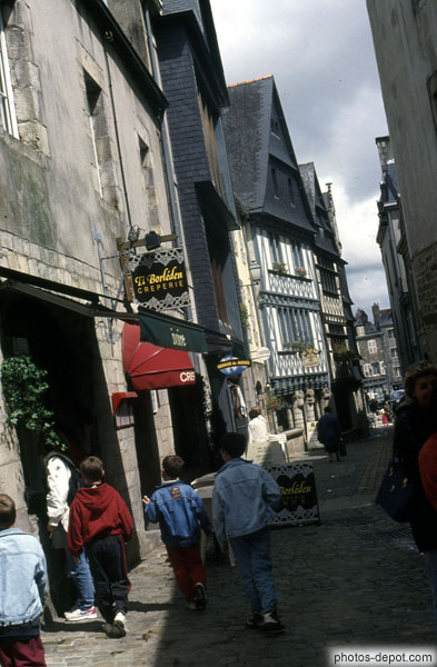 photo de rue marchande vieille ville