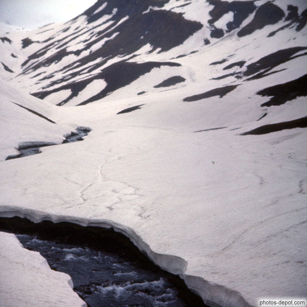 photo de rivière dans la glace