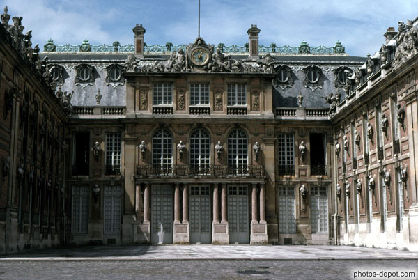 photo de facade renaissance aux décors prestigieux du chateau de Versailles